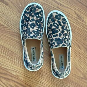 Steve Madden Women’s Gills Slip On Casual Shoes Sneakers Size 6 M Leopard Print